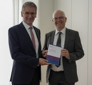 Landtagspräsident Hendrik Hering und Prof. Dr. Dieter Kugelmann